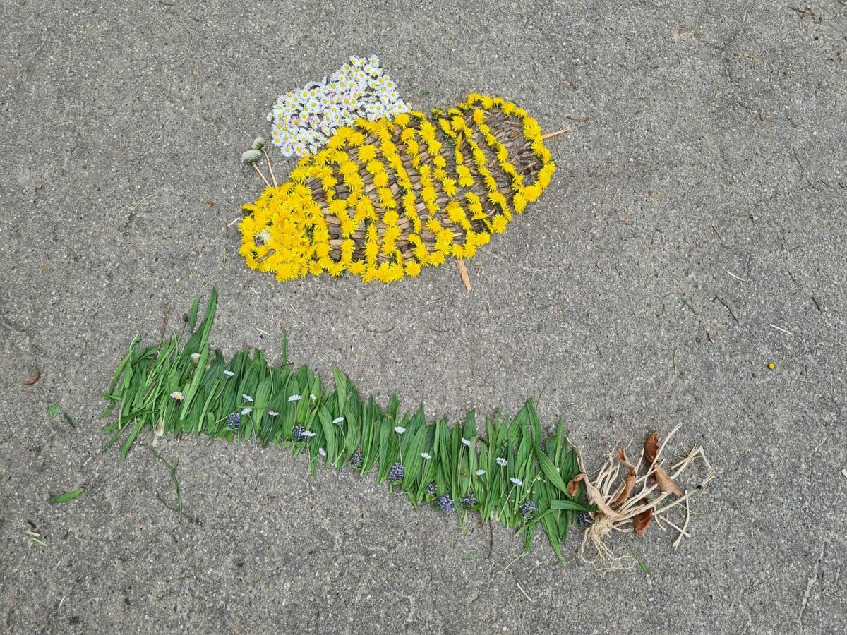 Diese farbenfrohe Biene aus Bl&uuml;ten und Gr&auml;sern stammt von der Grundschule Rohrbach-Eppingen. (Foto: Privat)