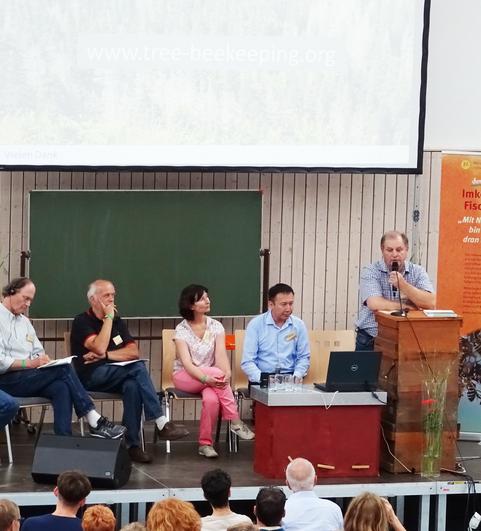 Podiumsdiskussion mit Dr. Frank Krumm, Prof. Thomas D. Seeley, Norbert Poeplau und Dr. Mikhail Kosarev (und Dolmetscher) 