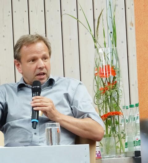 Dr. Peter Rosenkranz warnt vor zu gro&szlig;er Euphorie im Blick auf Varroatoleranz und holt uns auf den Boden der wissenschaftlichen Tatsachen zur&uuml;ck. 