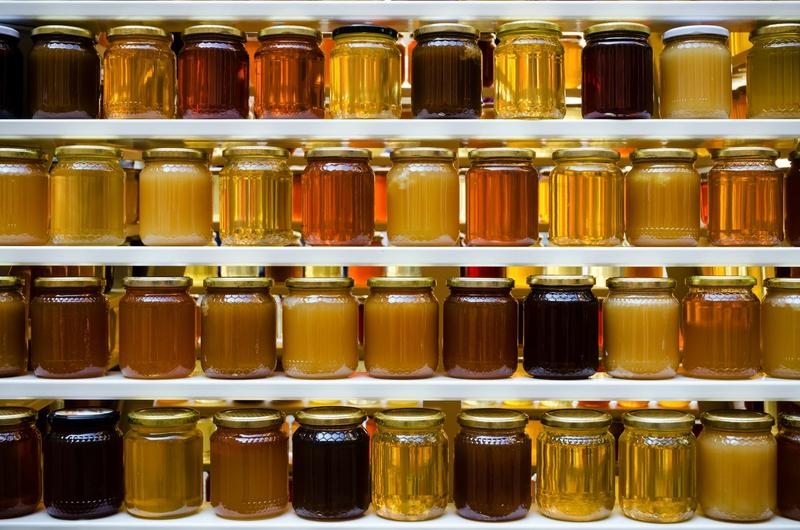 Honig unterscheidet sich in der Farbe, im Geruch, im Geschmack, in der Konsistenz. (Foto: shutterstock/A.Cristiano)