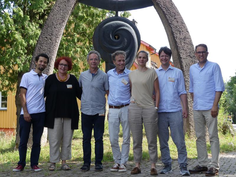 Terra Pasqualini, Barabara Leineweber, Martin Schäfer, Johannes Wirz, Theresa Prüssen, Michael Slaby und Thomas Kless arbeiten zukünftig in Beirat & Vorstand Hand ind Hand zusammen. (Foto: Nick Leukhardt)