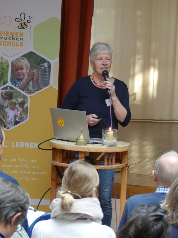 Ulrike Rohlmann präsentierte die Arbeit des Vereins Nachhaltig Lüdenscheid (Foto: Mellifera e. V.)