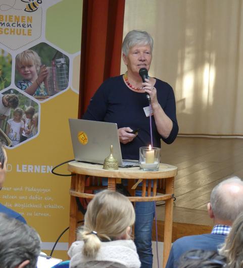 Ulrike Rohlmann pr&auml;sentierte die Arbeit des Vereins Nachhaltig L&uuml;denscheid (Foto: Mellifera e. V.)