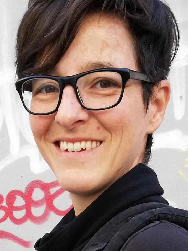 Katrin Sonnleitner betreut bei Mellifera e. V. die Regionalgruppen für wesensgemäße Bienenhaltung. (Foto: Katrin Sonnleitner)