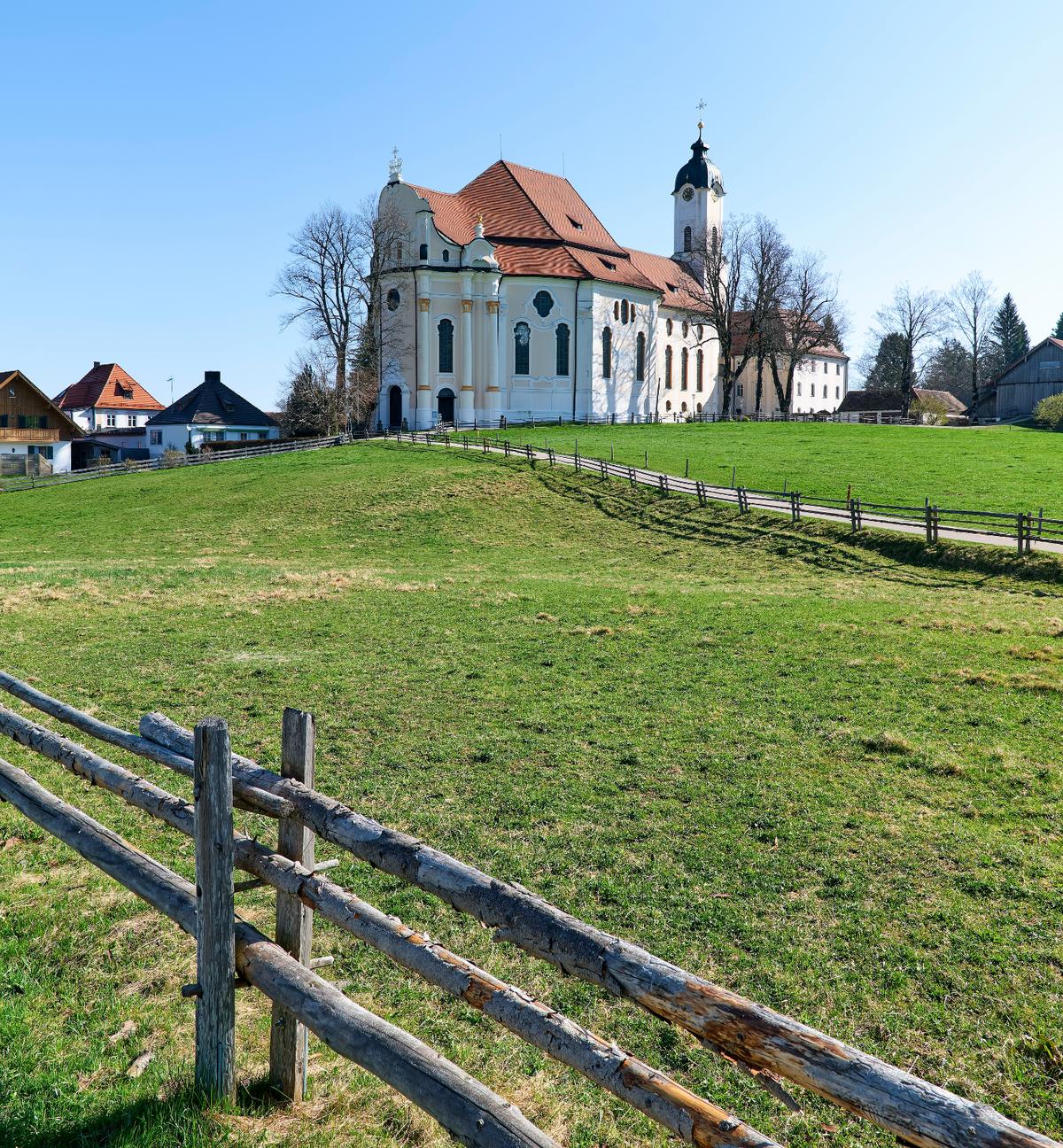 Kirchen und Kommunen k&ouml;nnen bei der Verpachtung &ouml;kologische Kriterien festlegen. (Foto: marcobrivio.photography/shutterstock)