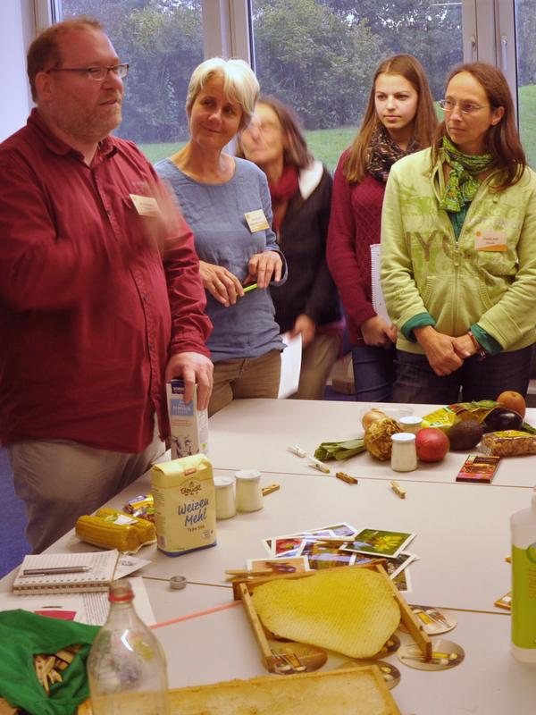 Interessiert lauschen die Teilnehmer Michel Grevis in seinem Workshop. 